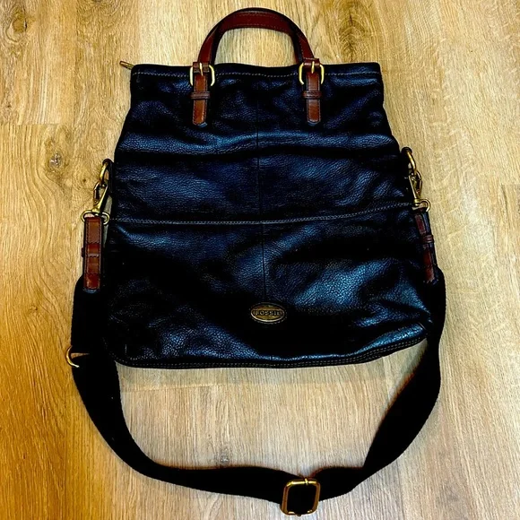 Fossil vintage black leather explorer shoulder bag with fold over top - Picture 1 of 10
